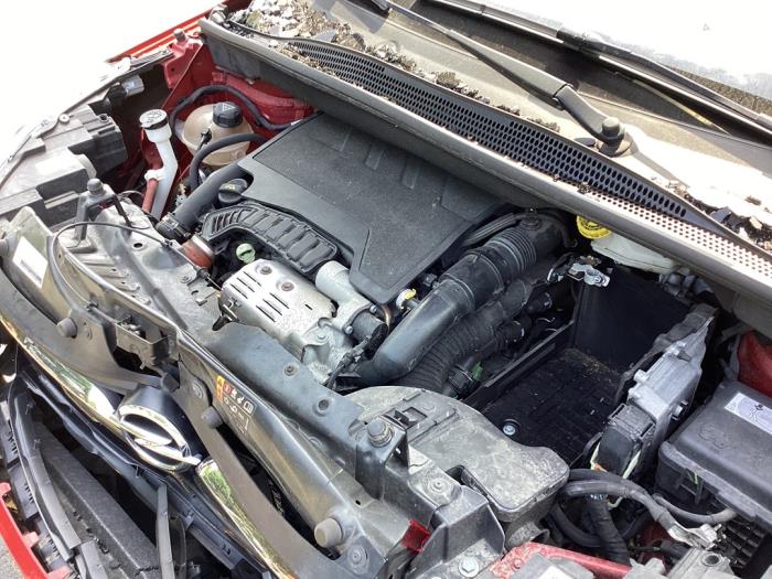 Motor van een Opel Crossland (X) 1.2 Turbo 12V 2020