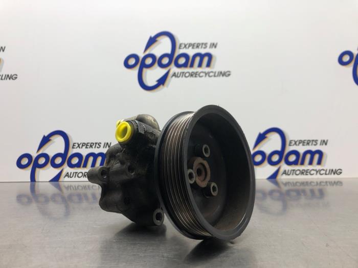 Gebruikte Pomp Servo Volkswagen Golf IV Variant (1J5) 1.6 16V Prijs € 36,00 Margeregeling aangeboden door Gebr Opdam B.V.