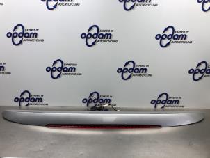 Gebruikte Extra Remlicht midden Peugeot 307 CC (3B) 2.0 16V Prijs € 135,00 Margeregeling aangeboden door Gebr Opdam B.V.