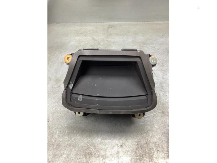 Gebruikte Head-up display BMW 2 serie Active Tourer (F45) 218d 2.0 TwinPower Turbo 16V Prijs € 400,00 Margeregeling aangeboden door Gebr Opdam B.V.