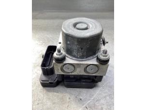 Gebruikte ABS Pomp Renault Twingo III (AH) 1.0 SCe 70 12V Prijs € 200,00 Margeregeling aangeboden door Gebr Opdam B.V.