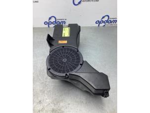 Gebruikte Subwoofer Mercedes E Estate (S212) E-350 CGI V6 24V Prijs € 100,00 Margeregeling aangeboden door Gebr Opdam B.V.