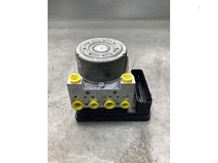 Gebruikte ABS Pomp Ford Fiesta 7 1.0 EcoBoost 12V 100 Prijs € 250,00 Margeregeling aangeboden door Gebr Opdam B.V.