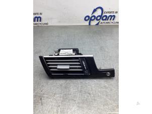 Gebruikte Luchtrooster Dashboard Mercedes E Estate (S212) E-350 CGI V6 24V Prijs € 25,00 Margeregeling aangeboden door Gebr Opdam B.V.