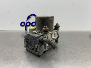 Gebruikte ABS Pomp Hyundai i30 Crosswagon (WWH) 1.4 CVVT 16V Prijs € 135,00 Margeregeling aangeboden door Gebr Opdam B.V.