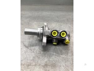 Gebruikte Hoofdremcilinder Renault Clio V (RJAB) 1.0 TCe 90 12V Prijs € 30,00 Margeregeling aangeboden door Gebr Opdam B.V.