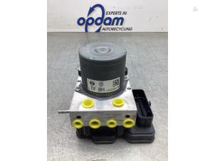 Gebruikte ABS Pomp Renault Clio V (RJAB) 1.0 TCe 90 12V Prijs € 250,00 Margeregeling aangeboden door Gebr Opdam B.V.