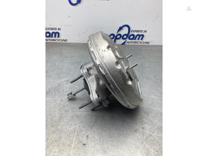 Gebruikte Rembekrachtiger Renault Clio V (RJAB) 1.0 TCe 90 12V Prijs € 150,00 Margeregeling aangeboden door Gebr Opdam B.V.