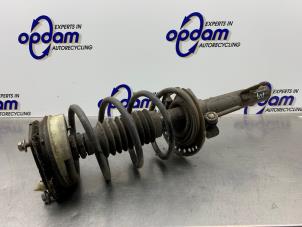 Gebruikte Schokdemperpoot links-voor Renault Megane II (BM/CM) 1.6 16V Prijs € 45,00 Margeregeling aangeboden door Gebr Opdam B.V.