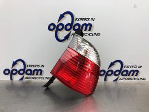 Gebruikte Achterlicht rechts BMW 5 serie Touring (E39) 520i 24V Prijs € 45,00 Margeregeling aangeboden door Gebr Opdam B.V.