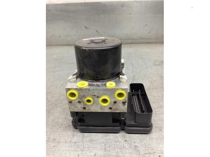 Gebruikte ABS Pomp Volvo V60 I (FW/GW) 2.0 D4 16V Prijs € 125,00 Margeregeling aangeboden door Gebr Opdam B.V.