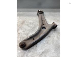 Gebruikte Draagarm onder rechts-voor Ford Transit Courier 1.0 Ti-VCT EcoBoost 12V Prijs € 90,75 Inclusief btw aangeboden door Gebr Opdam B.V.