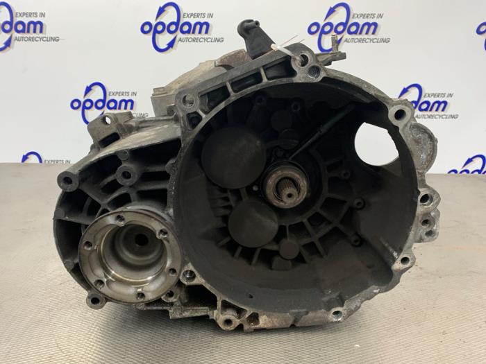 Gebruikte Versnellingsbak Volkswagen Touran (1T1/T2) 2.0 TDI DPF Prijs € 225,00 Margeregeling aangeboden door Gebr Opdam B.V.