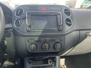 Gebruikte Chaufage Bedieningspaneel Volkswagen Golf Plus (5M1/1KP) 1.6 FSI 16V Prijs € 45,00 Margeregeling aangeboden door Gebr Opdam B.V.