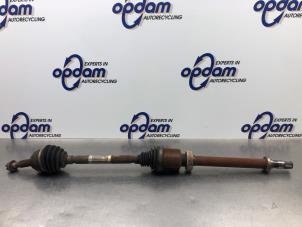 Gebruikte Aandrijfas rechts-voor Renault Captur (2R) 0.9 Energy TCE 12V Prijs € 90,00 Margeregeling aangeboden door Gebr Opdam B.V.