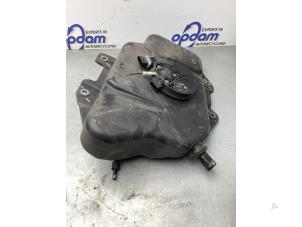 Gebruikte Adblue tank Mercedes Vito (447.6) 1.6 109 CDI 16V Prijs € 363,00 Inclusief btw aangeboden door Gebr Opdam B.V.