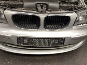 Gebruikte Grille BMW 1 serie (E87/87N) 116i 1.6 16V Prijs € 54,00 Margeregeling aangeboden door Gebr Opdam B.V.