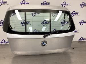 Gebruikte Achterklep BMW 1 serie (E87/87N) 116i 1.6 16V Prijs € 60,00 Margeregeling aangeboden door Gebr Opdam B.V.