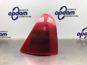 Gebruikte Achterlicht rechts Renault Clio II (BB/CB) 1.2 Prijs € 14,00 Margeregeling aangeboden door Gebr Opdam B.V.