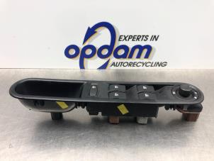 Gebruikte Raam schakelaar elektrisch Renault Espace (JK) 2.0 dCi 16V 130 FAP Prijs € 60,00 Margeregeling aangeboden door Gebr Opdam B.V.