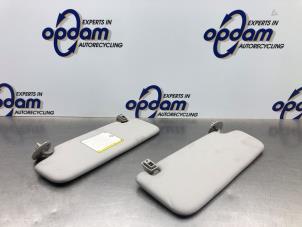 Gebruikte Zonneklep Chevrolet Spark (M300) 1.2 16V Prijs € 40,00 Margeregeling aangeboden door Gebr Opdam B.V.