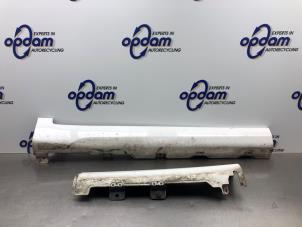 Gebruikte Sideskirt links Chevrolet Spark (M300) 1.2 16V Prijs € 50,00 Margeregeling aangeboden door Gebr Opdam B.V.