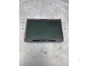 Gebruikte Display Multi Media regelunit Volvo V40 Cross Country (MZ) 2.0 D3 20V Prijs € 100,00 Margeregeling aangeboden door Gebr Opdam B.V.