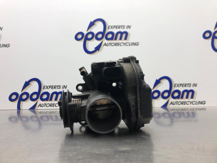 Gebruikte Gasklephuis Volkswagen Polo III (6N1) 1.4i 60 Prijs € 40,00 Margeregeling aangeboden door Gebr Opdam B.V.