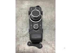 Gebruikte I-Drive knop Mazda 2 (DJ/DL) 1.5 SkyActiv-G 90 Prijs € 75,00 Margeregeling aangeboden door Gebr Opdam B.V.