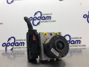 Gebruikte ABS Pomp Volkswagen Golf V (1K1) 1.6 FSI 16V Prijs € 100,00 Margeregeling aangeboden door Gebr Opdam B.V.