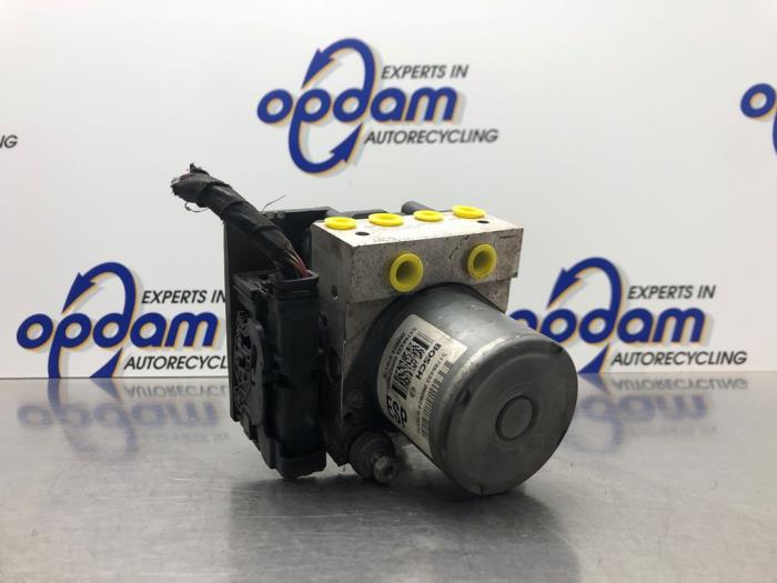 Gebruikte ABS Pomp Fiat Grande Punto (199) 1.4 16V Prijs € 125,00 Margeregeling aangeboden door Gebr Opdam B.V.