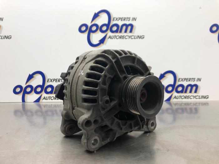 Gebruikte Dynamo Volkswagen New Beetle (9C1/9G1) 2.0 Prijs € 100,00 Margeregeling aangeboden door Gebr Opdam B.V.