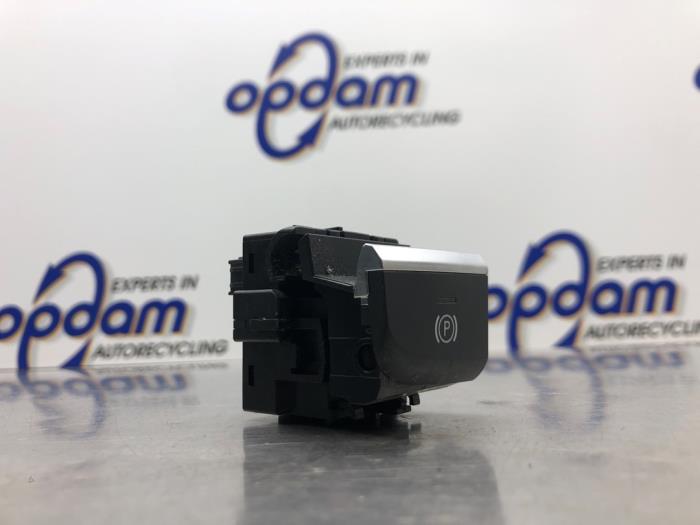 Gebruikte Schakelaar handrem Audi A3 Sportback (8VA/8VF) 1.0 TFSI 12V Prijs € 30,00 Margeregeling aangeboden door Gebr Opdam B.V.