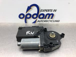 Gebruikte Motor electrisch raam Peugeot 307 CC (3B) 1.6 16V Prijs € 100,00 Margeregeling aangeboden door Gebr Opdam B.V.