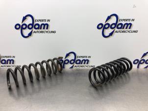 Gebruikte Schroefveer achter Mercedes C (W203) 1.8 C-180K 16V Prijs € 60,00 Margeregeling aangeboden door Gebr Opdam B.V.