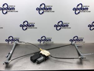 Gebruikte Ruitmechaniek 2Deurs rechts-voor Peugeot 307 CC (3B) 2.0 16V Prijs € 200,00 Margeregeling aangeboden door Gebr Opdam B.V.