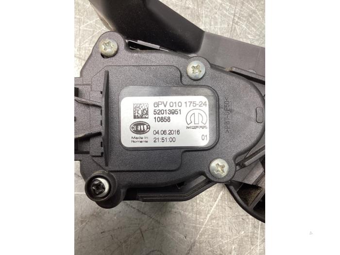 Gaspedaalpositie Sensor van een Fiat Doblo Cargo (263) 1.4 T-Jet 16V 2016