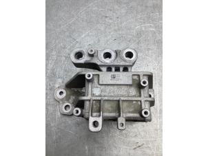 Gebruikte Motorsteun Jeep Renegade (BU) 1.5 T e-Hybrid 16V Prijs € 70,00 Margeregeling aangeboden door Gebr Opdam B.V.