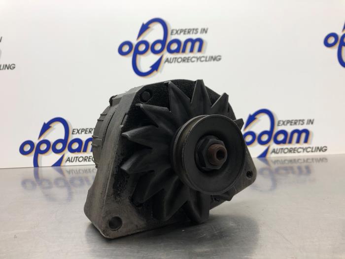 Gebruikte Dynamo Peugeot 205 II (20A/C) 1.4 Prijs € 50,00 Margeregeling aangeboden door Gebr Opdam B.V.