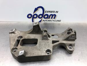 Gebruikte Dynamosteun onder Volkswagen Golf V (1K1) 2.0 FSI 16V Prijs € 35,00 Margeregeling aangeboden door Gebr Opdam B.V.