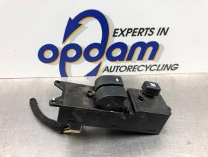 Gebruikte Elektrisch Raam Schakelaar Mitsubishi Colt (Z2/Z3) 1.3 16V Prijs € 35,00 Margeregeling aangeboden door Gebr Opdam B.V.