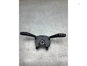 Gebruikte Combischakelaar Stuurkolom Jeep Renegade (BU) 1.5 T e-Hybrid 16V Prijs € 120,00 Margeregeling aangeboden door Gebr Opdam B.V.