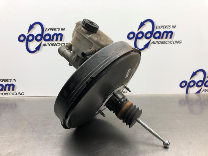 Gebruikte Rembekrachtiger Volkswagen Touran (1T1/T2) 1.6 FSI 16V Prijs € 150,00 Margeregeling aangeboden door Gebr Opdam B.V.