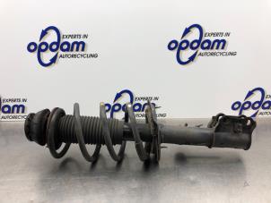 Gebruikte Mac Phersonpoot rechts-voor Kia Venga 1.4 CVVT 16V Prijs € 75,00 Margeregeling aangeboden door Gebr Opdam B.V.