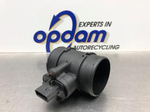 Gebruikte Luchtmassameter Opel Corsa D 1.4 16V Twinport Prijs € 30,00 Margeregeling aangeboden door Gebr Opdam B.V.