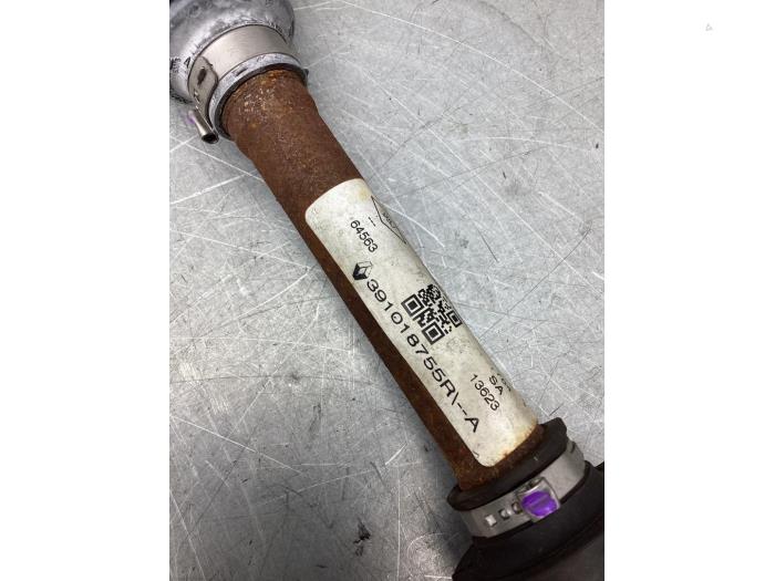 Aandrijfas links-voor van een Dacia Jogger 1.6 Hybrid 140 16V 2023