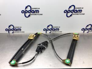 Gebruikte Raammechaniek 4Deurs links-voor Skoda Octavia Combi (5EAC) 1.0 TSI 12V Prijs € 50,00 Margeregeling aangeboden door Gebr Opdam B.V.