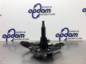 Gebruikte Ruitenwissermotor achter Renault Captur (2R) 0.9 Energy TCE 12V Prijs € 75,00 Margeregeling aangeboden door Gebr Opdam B.V.