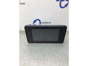 Gebruikte Display Multi Media regelunit Dacia Jogger 1.6 Hybrid 140 16V Prijs € 600,00 Margeregeling aangeboden door Gebr Opdam B.V.