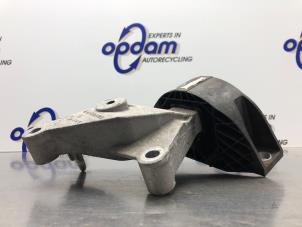 Gebruikte Motorsteun Renault Captur (2R) 0.9 Energy TCE 12V Prijs € 25,00 Margeregeling aangeboden door Gebr Opdam B.V.